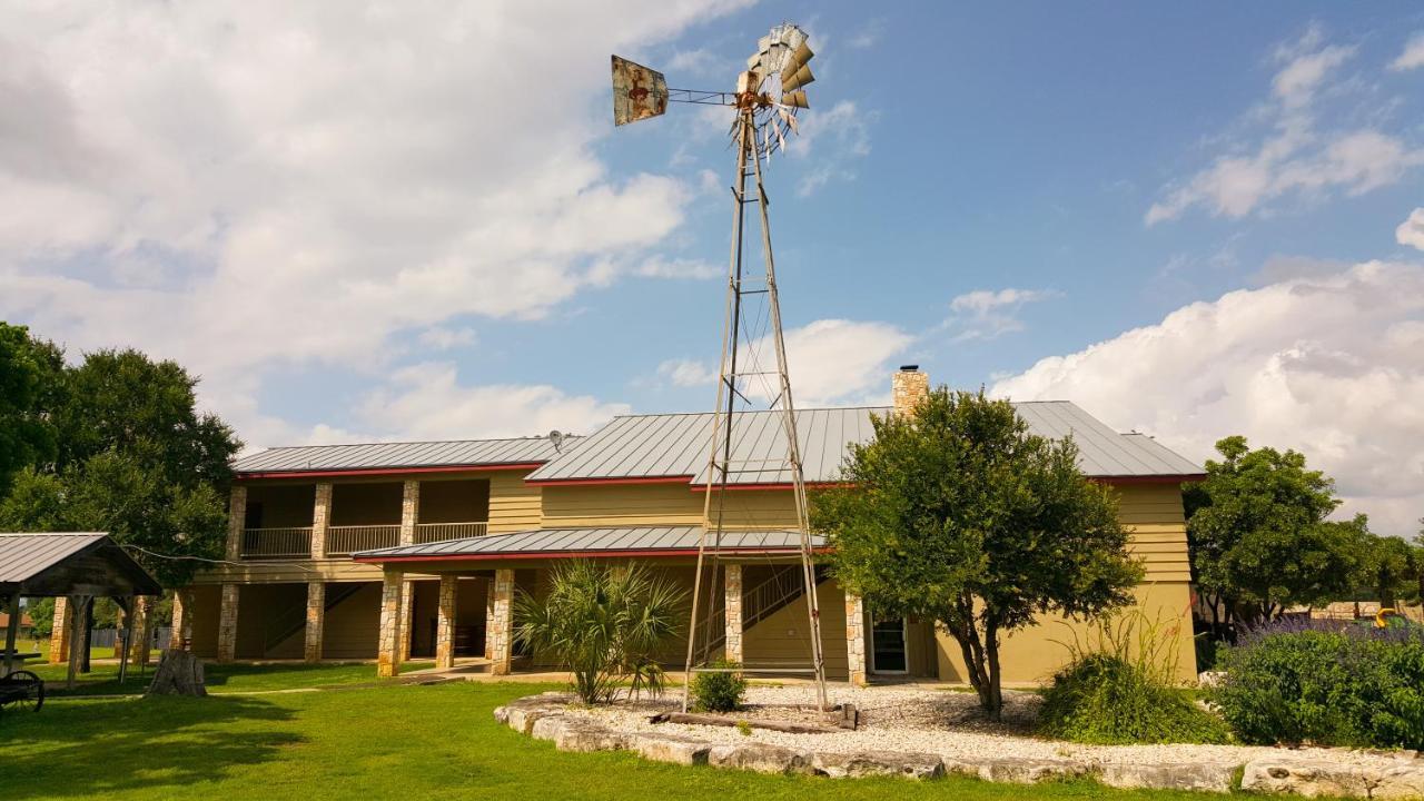 בנדרה Flying L Ranch Resort & Golf Course מראה חיצוני תמונה